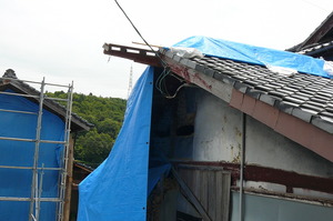 頭をひねらせて