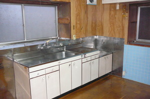 台所から洋室へ