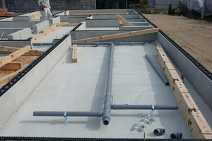 棟上げに向けて土台取付