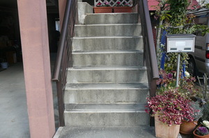 外階段がすべるんです
