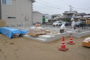 上棟に向けて土台組