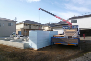 基礎工事も終わり構造材搬入～