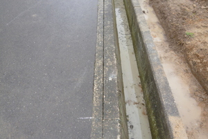 雨の中でもカッター工事