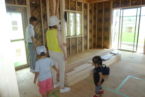 お施主様と現場にて打合せ