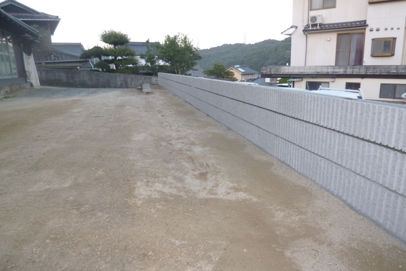 新しいブロック塀